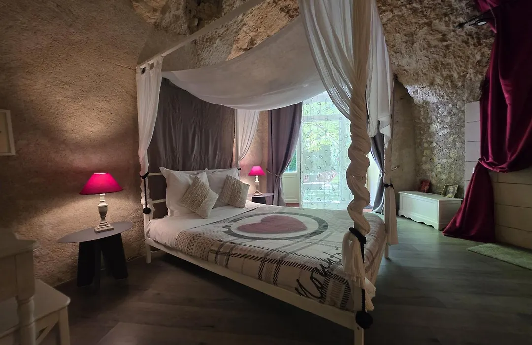 Chambres d'Hôtes Troglodytes Le Clos de L'Hermitage-1